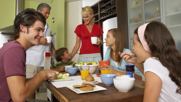 FAMILT AT TABLE