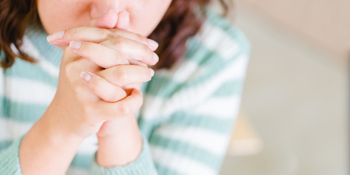 WOMAN,PRAYING