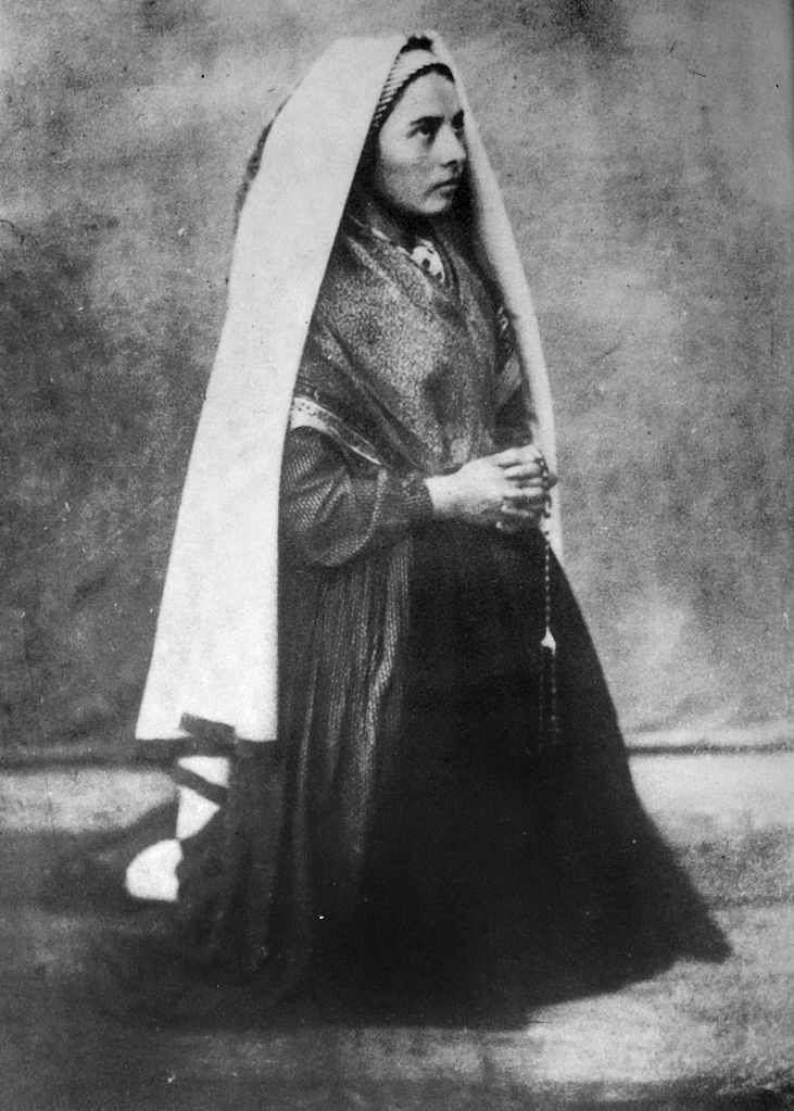 remarkable-photos-of-st-bernadette-and-her-miraculous-beauty-3972