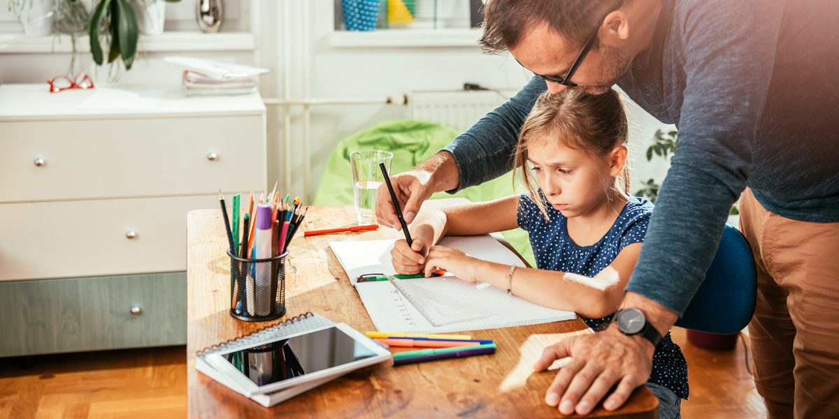 DAD,HELPS,DAUGHTER