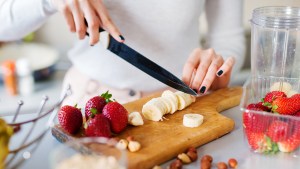 SLICING FRUIT