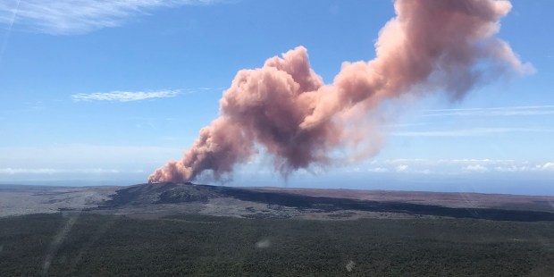 VOLCANO HAWAII ERUPTS