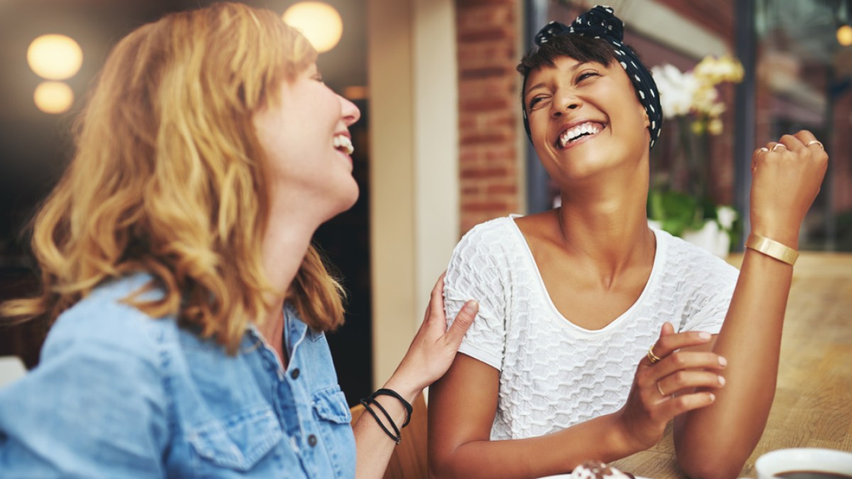 WOMEN,FRIENDS,LAUGH,CAFE