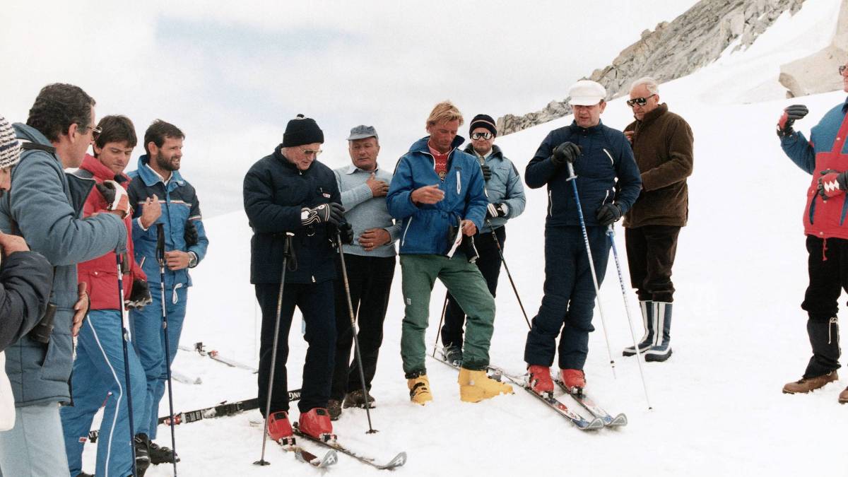POPE JOHN PAUL II,SKIING