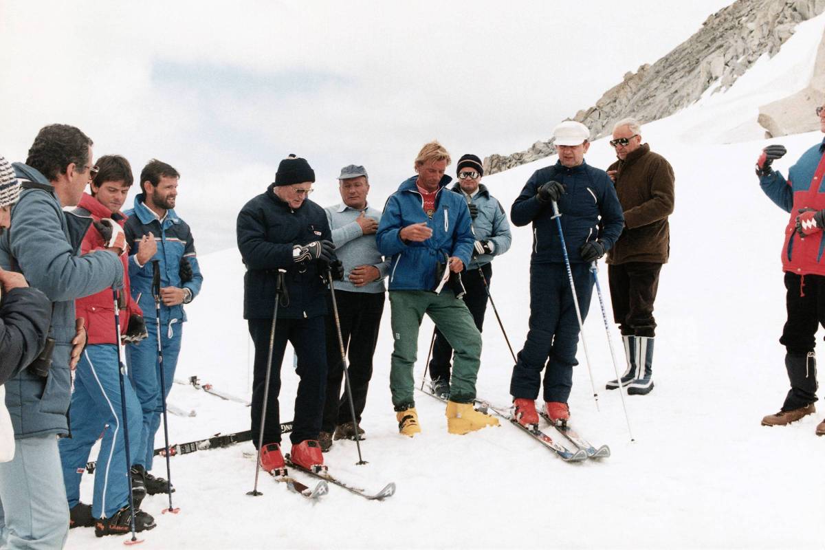 POPE JOHN PAUL II,SKIING