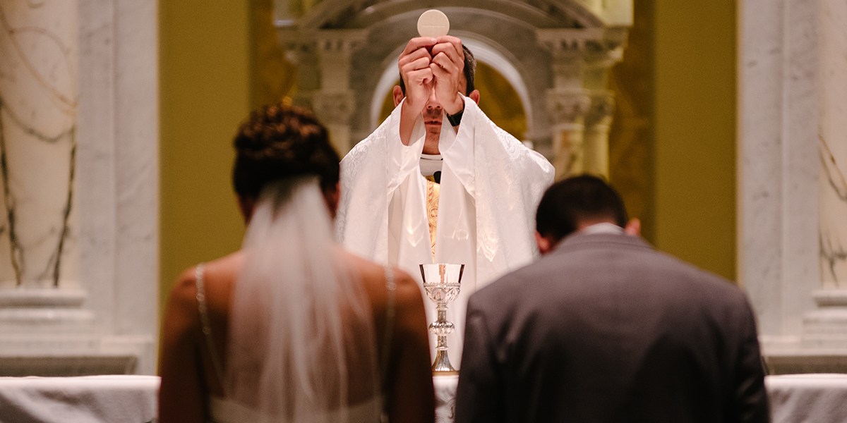 6 Ways the Eucharist changes you like a marriage does