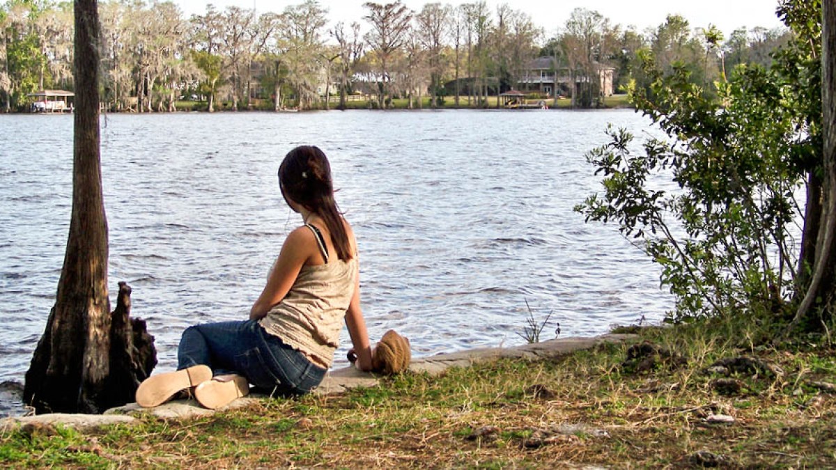 WOMAN,RIVER