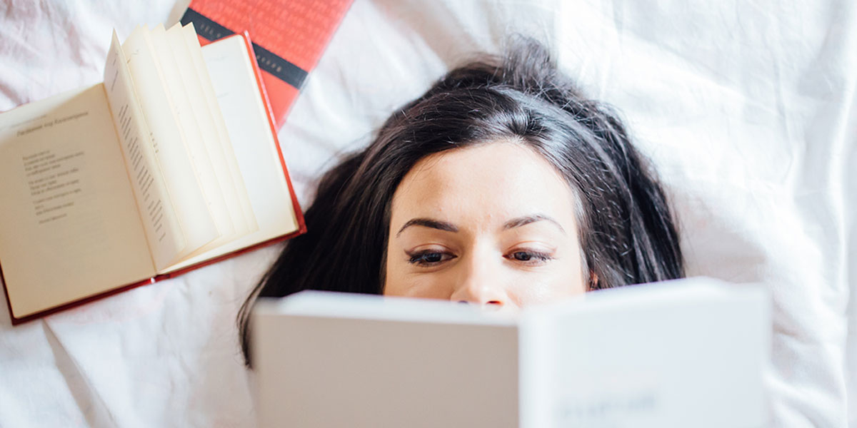 WOMAN READING