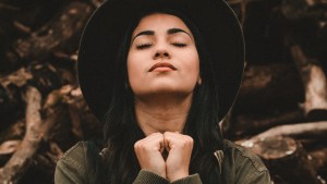 HIPSTER,WOMAN,PRAYING