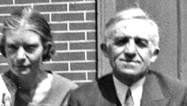 DOROTHY DAY,PETER MAURIN