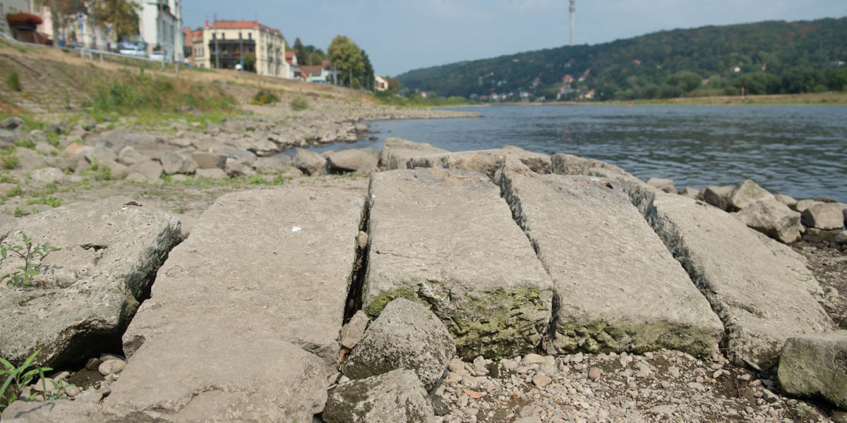 HUNGER STONES