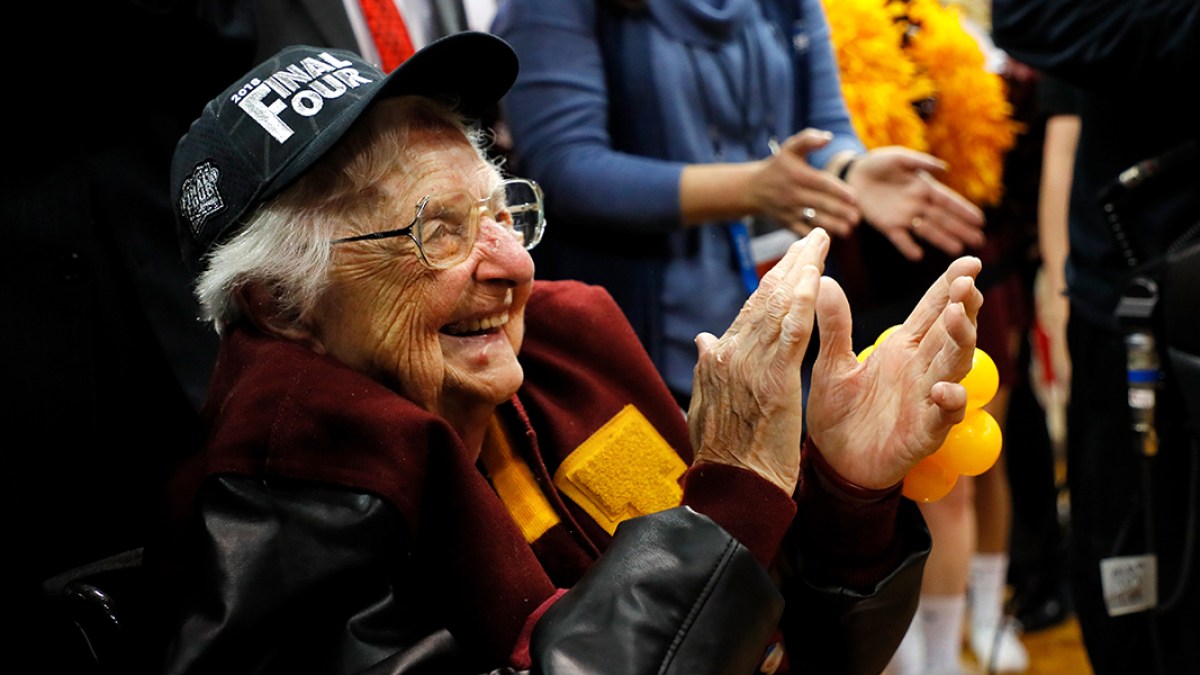 SISTER JEAN SCHMIDT,NCAA,BASKETBALL