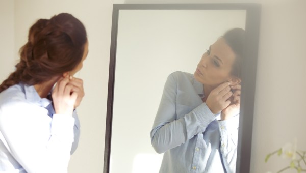 WOMAN,GETTING,DRESSED