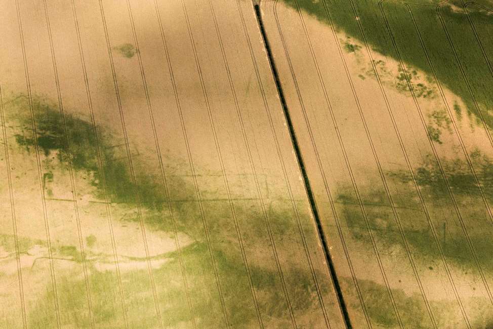 CROP MARKS; ARCHAEOLOGY; BRITAIN; KEYNES CURSUS