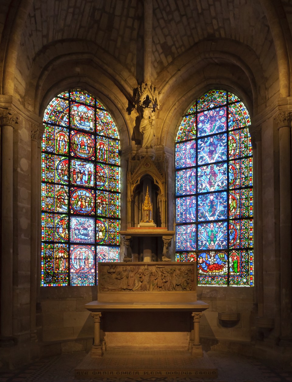 (slideshow) How were stained glass windows made in the Middle Ages?
