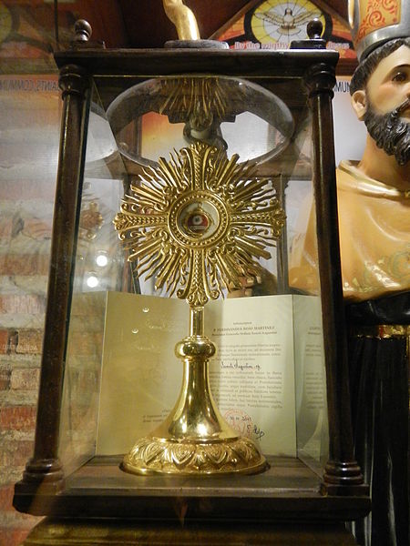 WEB-MONSTRANCE-Relic_of_Saint_Augustine_at_the_Minalin_Church,_Pampanga-WIKI-RAMON-FVELASQUEZ-CC0
