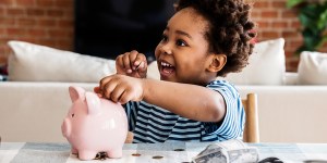 How to make sure your kids develop a healthy relationship with money