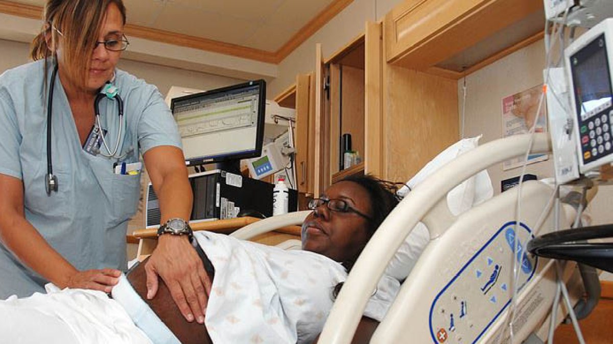 PREGNANT WOMAN,NURSE