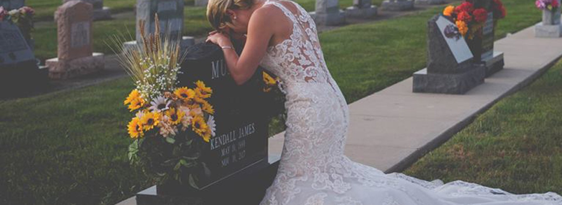 MOURNING,BRIDE,GRAVE