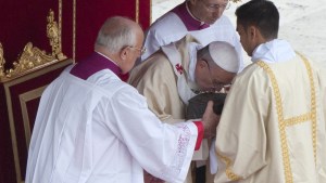 November 24, 2013 : Pope Francis kisses the relics of the Apostle Peter on the altar during a mass at St. Peter’s Square at the Vatican