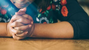 WOMAN,PRAYING