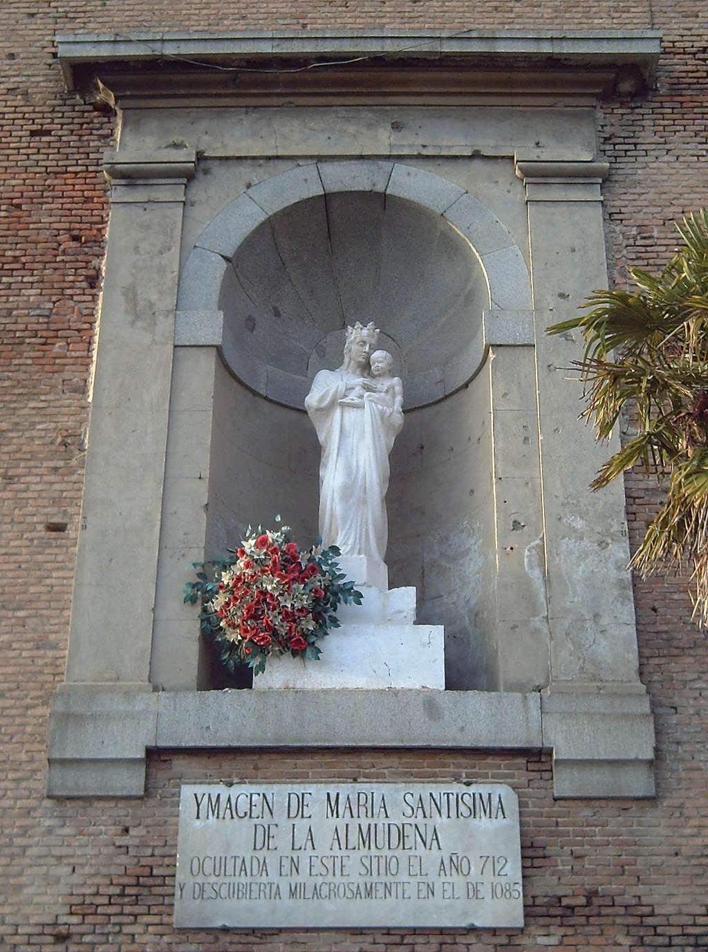 Virgen de la Almudena (F. Valero) Madrid 01