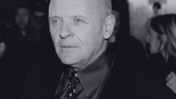 WEB-MEME-EN-ANTHONY-HOPKINS-Everett-Collection-Shutterstock