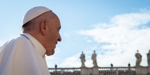 When it seems evil prevails, stop and PRAISE: Francis explains Jesus&#8217; paradoxical lesson