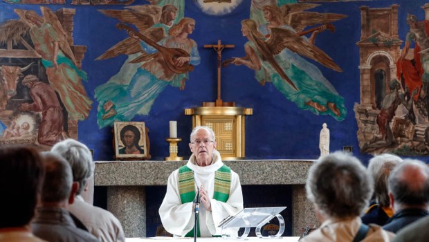 HOLY MASS,PRIEST