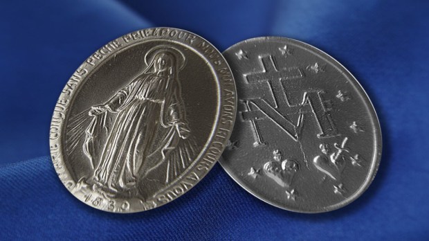 web3-miraculous-medal-virgin-mary-silver-xhiennecc-by-sa-2-5
