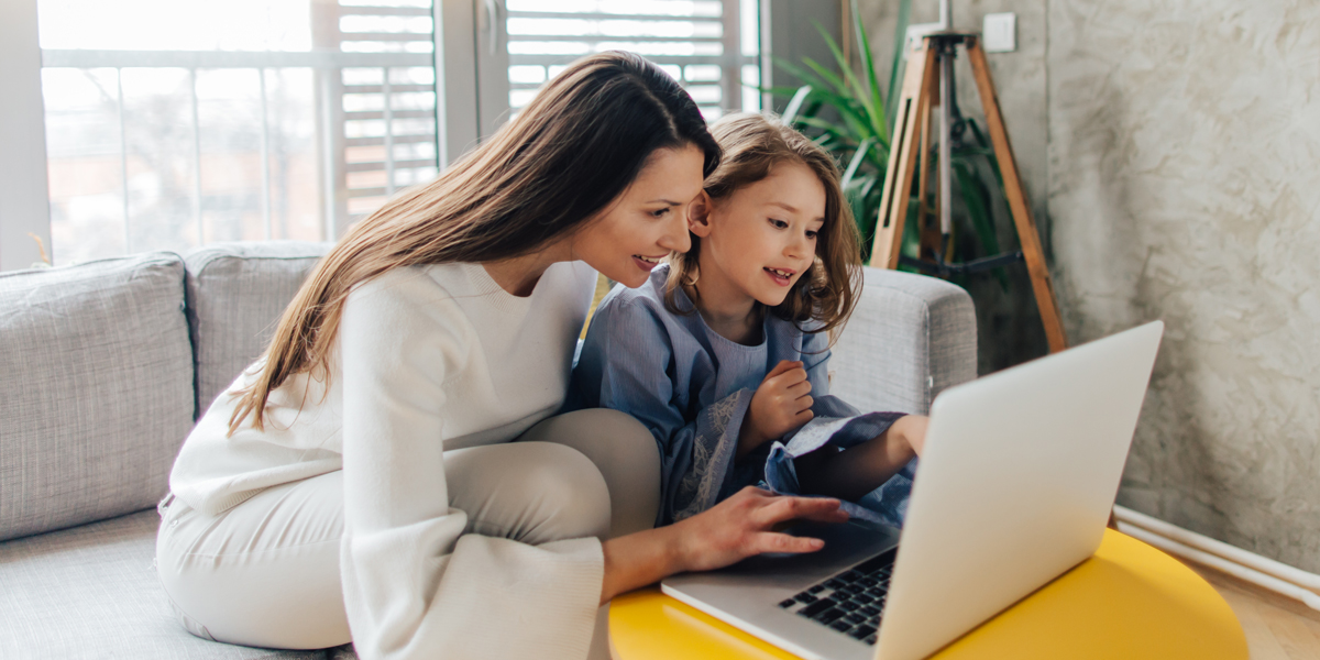 MOM,DAUGHTER,TECHNOLOGY