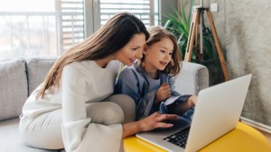 MOM,DAUGHTER,TECHNOLOGY