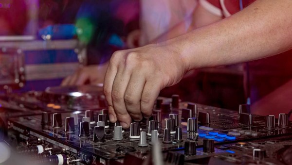 NIGHT CLUB,SOUNDBOARD