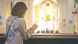 WOMAN,PRAYER,MASS