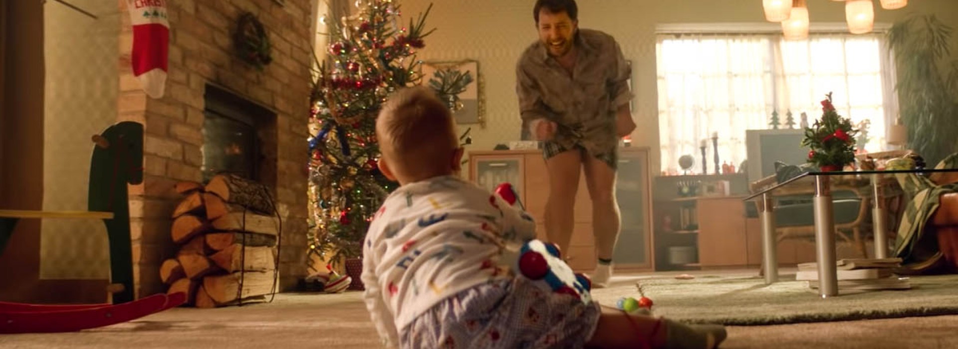 FATHER, SON, LIVING ROOM, BOUYGUES CHRISTMAS COMMERCIAL