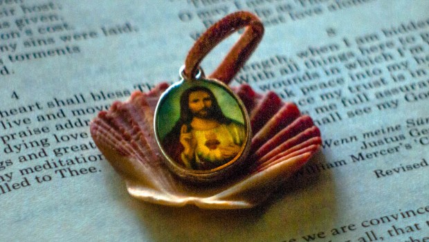 CHRIST,SHELL,BIBLE