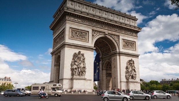 ARC DE TRIOMPHE; PARIS