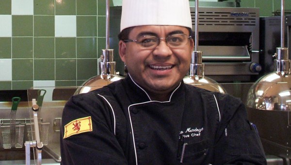 CHEF ROBERTO MENDOZA