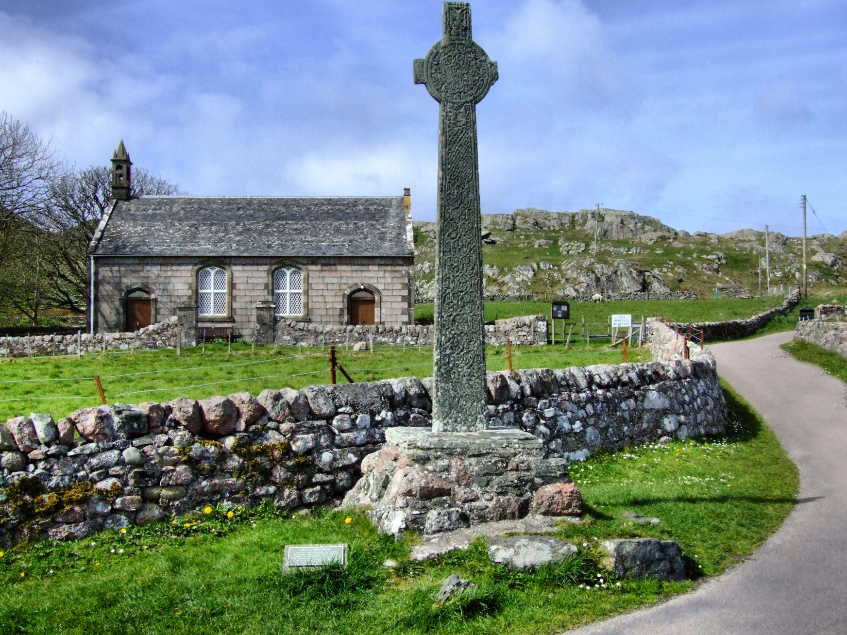 MACLEANS CROSS; IONA