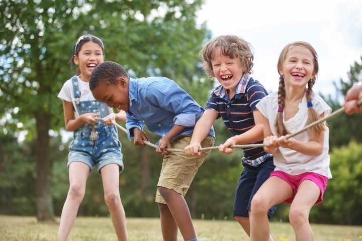 WEB-CHILDREN-PLAYING-SPORT-FUN-shutterstock_459100483-Por Robert Kneschke