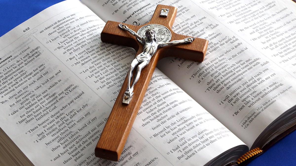web3-bible-psalms-crucifix-jesus-pexels.jpg