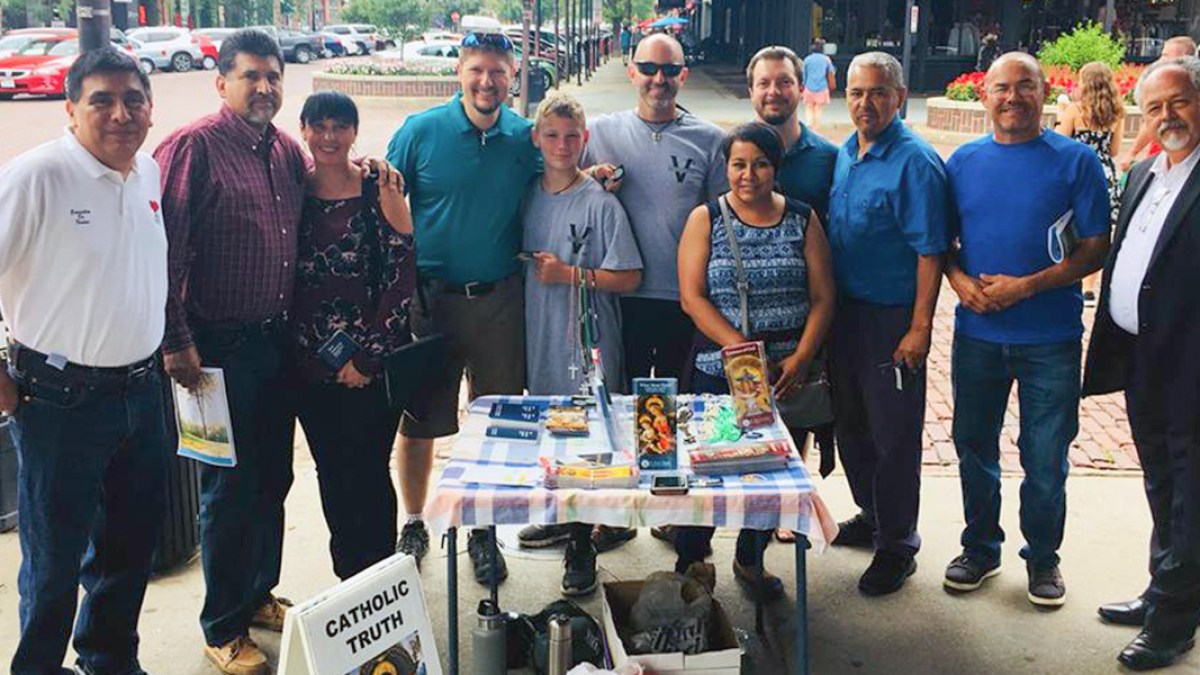 web3-catholics-sidewalk-pray-st-paul-street-evangelization-1.jpg