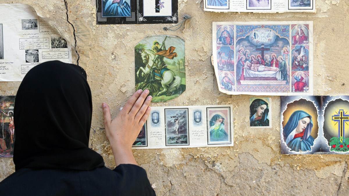 web3-egypt-icons-pray-woman-godong-eg287084a.jpg