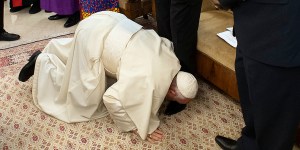 South Sudan president says he “trembled” when pope kissed his feet