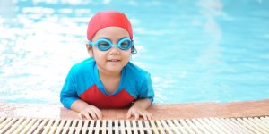 How to teach a toddler to swim in 5 easy steps