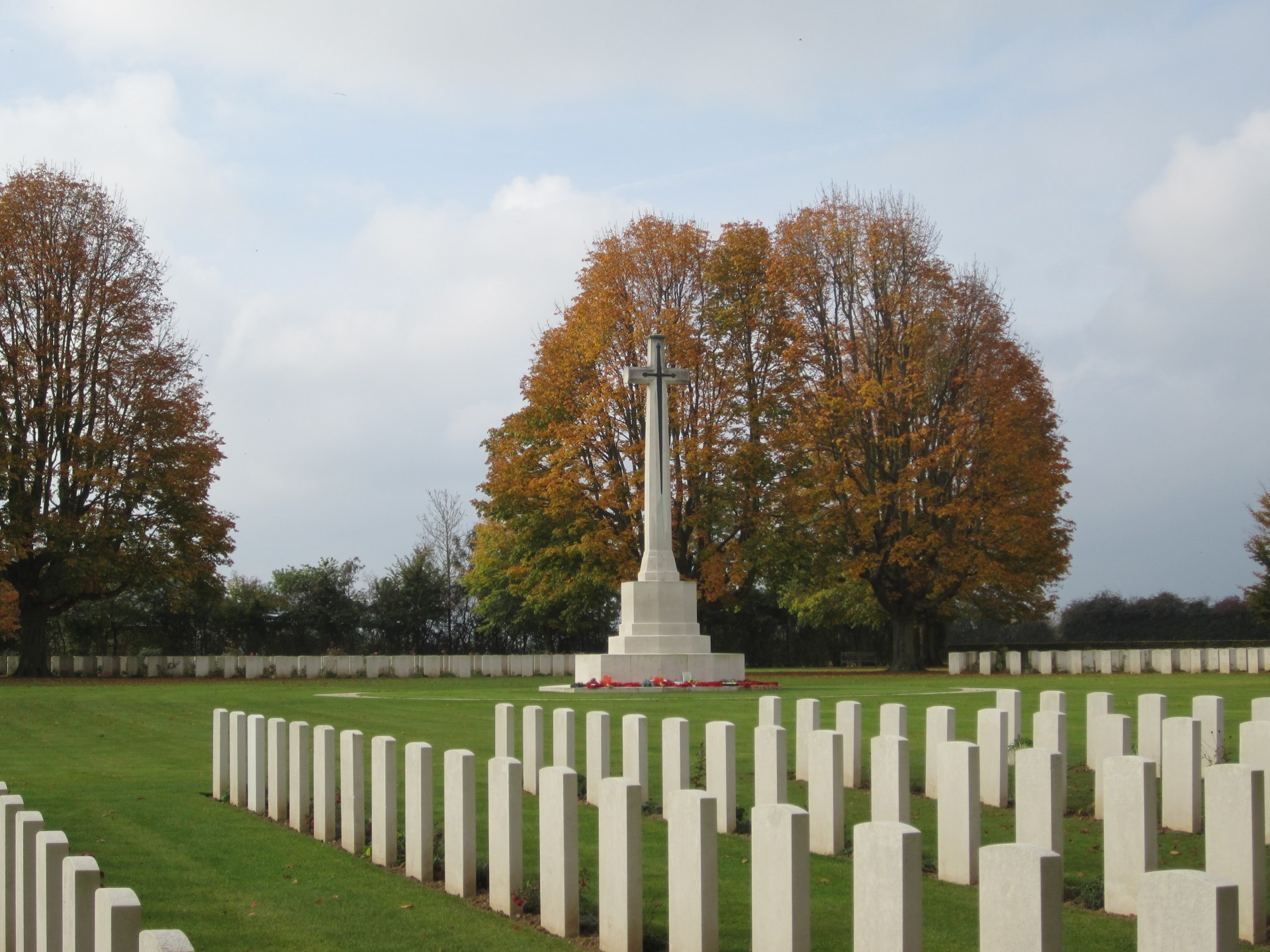 BAYEAUX COMMONWEALTH WAR GRAVES