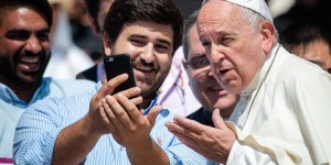 Discouraged or pessimistic? Pope warns against 3 manifestations of mirror psychology