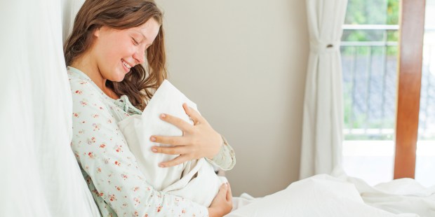 mother give birth newborn