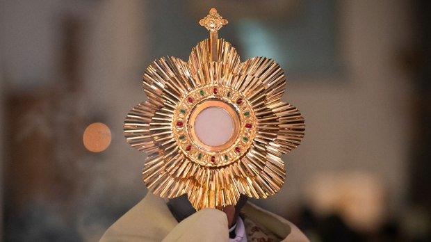 An image of the Holy Eucharist in a monstrance.