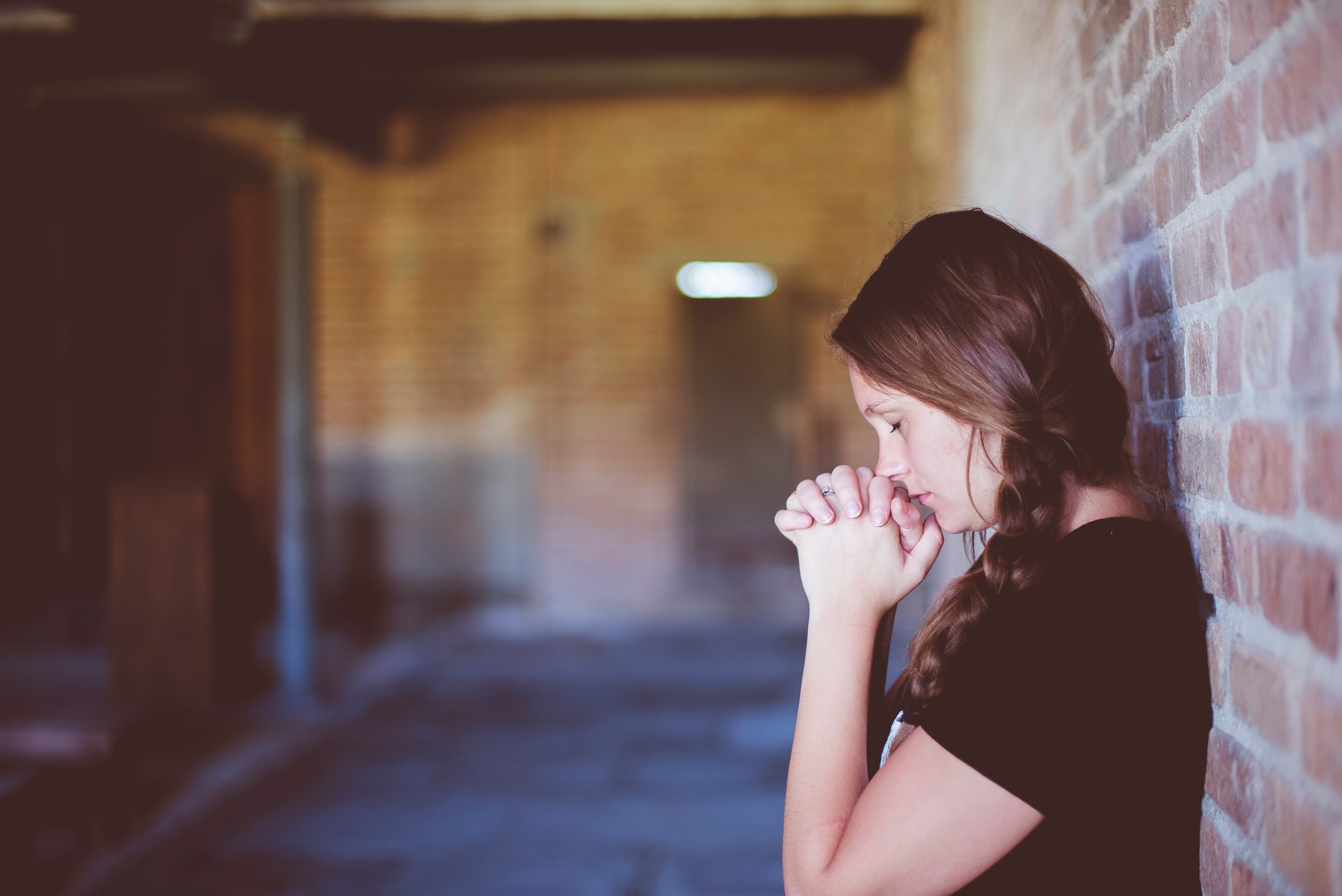 web3-woman-praying-faith.jpg